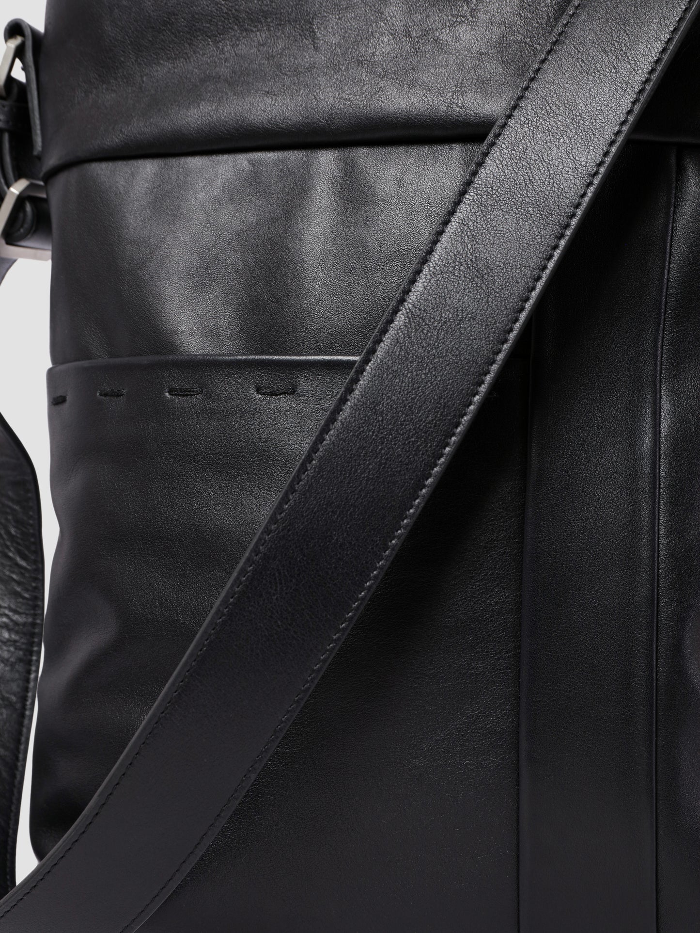 HammerAwl Black Leather Shoulder bag with stitching details